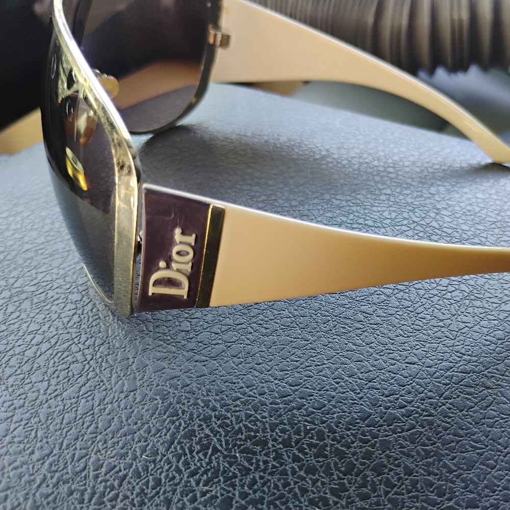 Dior Cream and Black Sunglasses with Elegant Design